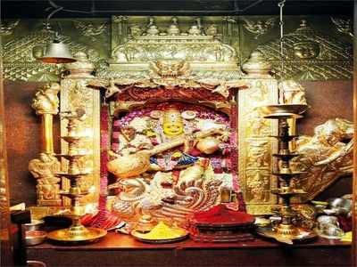 విజయవాడ: సరస్వతి దేవి అలంకారంలో దుర్గమ్మ