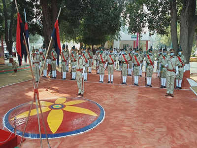 Prayagraj News: स्मृति दिवस पर याद किए गए शहीद पुलिसकर्मी, परिजन को किया गया सम्मानित