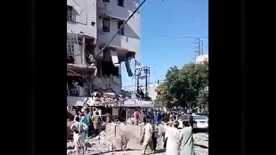 पाकिस्‍तान के कराची शहर में भीषण विस्‍फोट, तीन की मौत, 15 लोग घायल