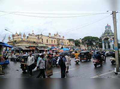 ಮೈಸೂರಿನಲ್ಲಿ ಆಯುಧ ಪೂಜೆ ಖರೀದಿ ಭರಾಟೆ: ದೇವರಾಜ ಮಾರುಕಟ್ಟೆ ಸ್ಥಳಾಂತರ