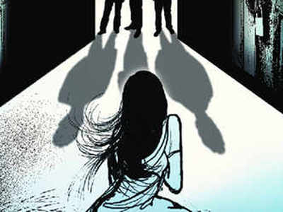 युपी पुन्हा हादरलं, दुर्गा पूजेवरून परणाऱ्या तरुणीचं अपहरण करून सामूहिक बलात्कार