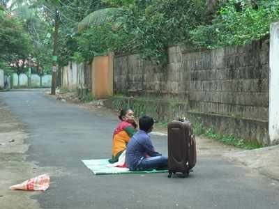 മക്കളെയും കൊണ്ട് നടുറോഡിൽ യുവതിയുടെ ആത്മഹത്യ ഭീഷണി, വീഡിയോ കാണാം