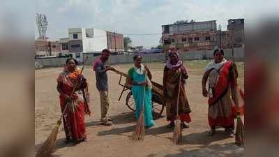 करोनाशी लढताना ‘त्या’ झाल्यात स्वच्छतायोद्ध्या