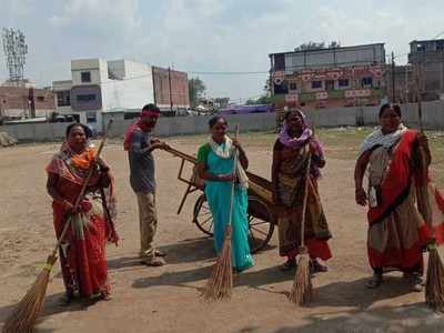 करोनाशी लढताना ‘त्या’ झाल्यात स्वच्छतायोद्ध्या