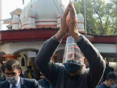 महानवमी पर दुर्गा नाग मंदिर पहुंचे फारूक अब्दुल्ला, कश्मीरी पंडितों की घर वापसी के लिए की प्रार्थना