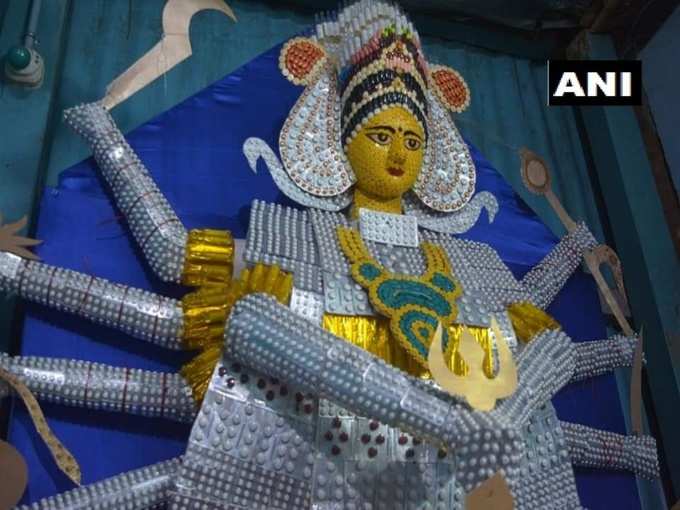 एक्सपायर्ड दवाओं से बनाई मां दुर्गा की प्रतिमा