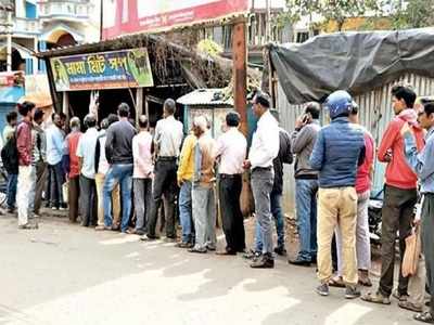 পুজোর নিষেধাজ্ঞা উড়ে গেল খাসির দোকানে, নবমীর মাংসে মাত বাঙালি!