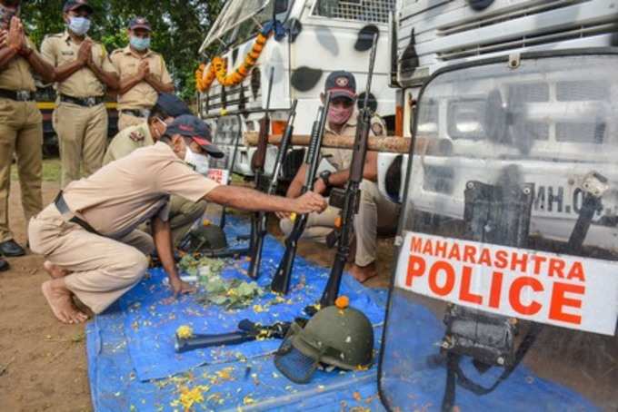 രാജ്യമെമ്പാടും കർശന നിയന്ത്രണങ്ങൾ