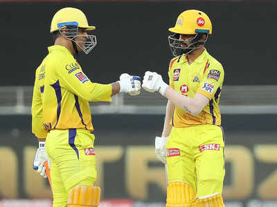 RCB vs CSK:  पुण्याच्या ऋतुराजची धमाकेदार फलंदाजी; चेन्नईचा ८ विकेटनी विजय