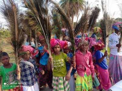 Jharkhand News: झारखंड में धूमधाम से मनाया गया दासांय पर्व, शिष्यों ने दी गुरु को दक्षिणा