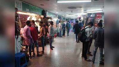 दिल्ली के बाजारों में लौटने लगे ग्राहक, त्योहारी मौसम से आया दुकानदारों में भी उत्साह