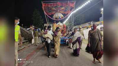 ಚಾಮುಂಡೇಶ್ವರಿ ರಥವೆಳೆದು ಹರಕೆ ತೀರಿಸಿದ ಮೈಸೂರು ಡಿಸಿ ರೋಹಿಣಿ ಸಿಂಧೂರಿ