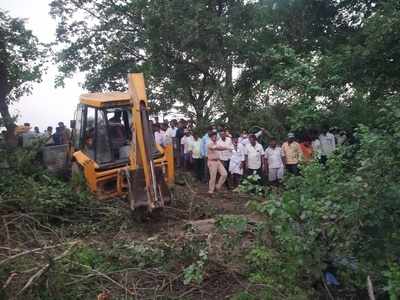 బ్రేకింగ్: బావిలో పడ్డ జీపు.. లోపల 16 మంది ప్రయాణికులు