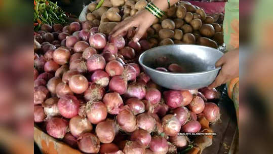 सरकारी धोरण, व्यापारी येईनात शरण; कांदा उत्पादकांचे मरण