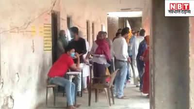 Bihar Polling : भोजपुर में उमड़ी वोटरों की भीड़... देखिए तस्वीरें