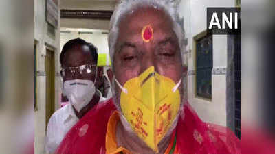 प्रेम कुमार ने की PM मोदी वाली गलती, कमल के निशान वाले मास्क को लेकर आचार संहिता उल्लंघन का मामला दर्ज
