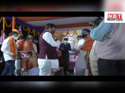 Bihar Chunav : पटना में वोटरों के लिए मनोज तिवारी ने गाया गाना... देखिए वीडियो