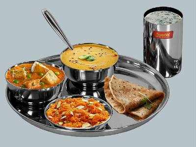 Dinner Set On Amazon : स्टील के मजबूत और टिकाऊ डिनर सेट 1,500 रुपए से भी कम कीमत में यहां से खरीदें