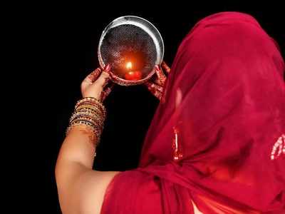 <strong>Karwa chauth and pregnancy : </strong>एक्सपर्ट्सकडून जाणून घ्या प्रेग्नेंट महिला करवा चौथचं व्रत ठेऊ शकतात की नाही?