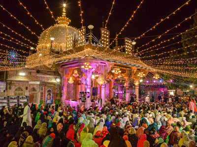 ईद मिलाद-उन-नबी को अलग अंदाज में मना रहा है दिल्ली का यूथ