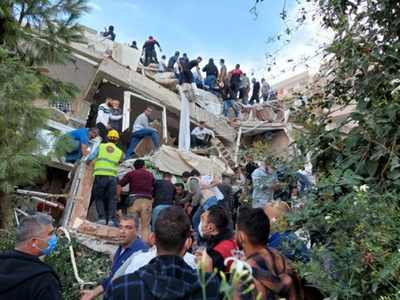 एक भूकंप से हिल गए दो दुश्मन मुल्क, तस्वीरों में देखिए तुर्की-ग्रीस में तबाही का मंजर