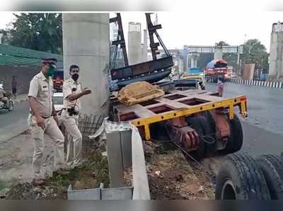 मेट्रो क्रेनचा भीषण अपघात; क्रेनचा भाग कोसळल्याने महिलेचा जागीच मृत्यू