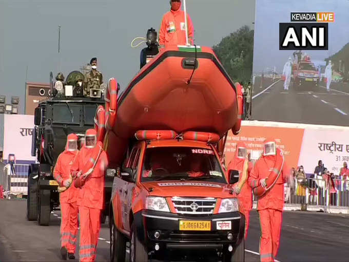 पीएम ने किया एकता क्रूज सेवा का उदघाटन