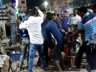 mirzapur news: कोरोना काल है, भीड़ मत लगाइए कहना पड़ गया महंगा, नाराज लोगों ने दुकानदार को धुना