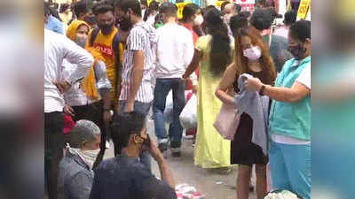 दिल्ली के बाजारों में इतनी भीड़, कोरोना खत्म हो गया क्या?