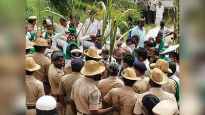 ಮೈಸೂರು: ಕಬ್ಬಿಗೆ ವೈಜ್ಞಾನಿಕ ದರ ನಿಗದಿಗೆ ಒತ್ತಾಯಿಸಿ ರೈತರ ಪ್ರತಿಭಟನೆ | ಪೊಲೀಸರ ಜೊತೆ ವಾಗ್ವಾದ