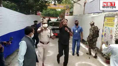 Bihar Election : बिहार के राज्यपाल फागू चौहान ने भी किया मताधिकार का प्रयोग, देखिए वीडियो