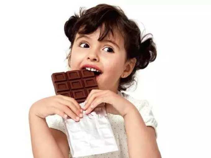 मुलांनी चॉकलेट खावे का?
