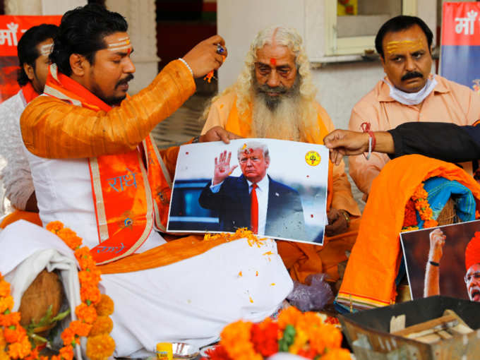 भारत की राजधानी नई दिल्ली में हिंदू सेना ने डोनाल्ड ट्रंप के समर्थन में पूजा की-