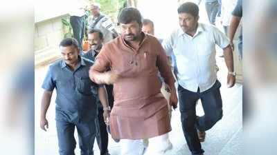 कर्नाटक: सीबीआई ने 2016 में बीजेपी नेता की हत्या के मामले में कांग्रेस के पूर्व मंत्री विनय कुलकर्णी को हिरासत में लिया