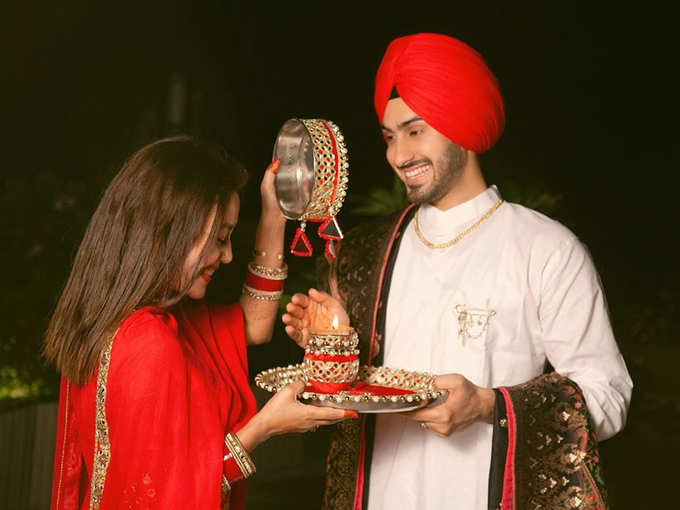 24 अक्‍टूबर को द‍िल्‍ली में हुई शादी