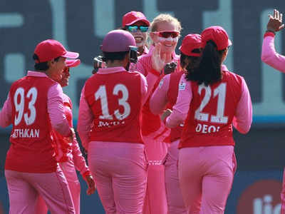 Women T20 Challenge: ट्रेलब्लेजर्स से हारी मिताली की टीम वेलोसिटी, सोफी एक्लेस्टोन का जलवा