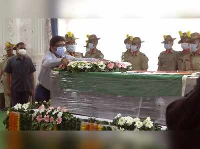 Jharkhand News: पूर्व मुख्य सचिव सजल चक्रवर्ती का अंतिम संस्कार वहीं हुआ, जहां उनके पालतू बंदर-बंदरिया को दफनाया गया था