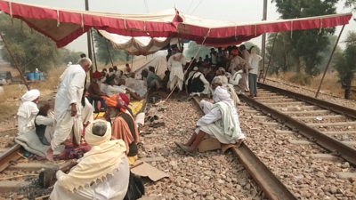 Gurjar aandolan update: हिम्मत सिंह ने फिर किया कटाक्ष , कहा-  पुत्र को नेता बना दिया अब तो आंदोलन बंद करो कर्नल