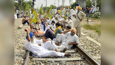 पंजाब में किसानों के विरोध प्रदर्शन के चलते 30 ट्रेनें कैंसल, कई डायवर्ट