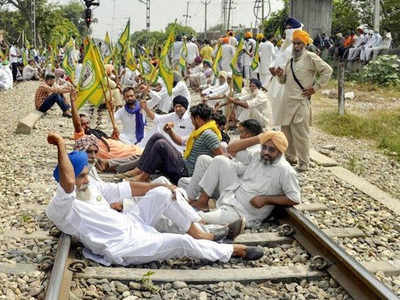 पंजाब में किसानों के विरोध प्रदर्शन के चलते 30 ट्रेनें कैंसल, कई डायवर्ट