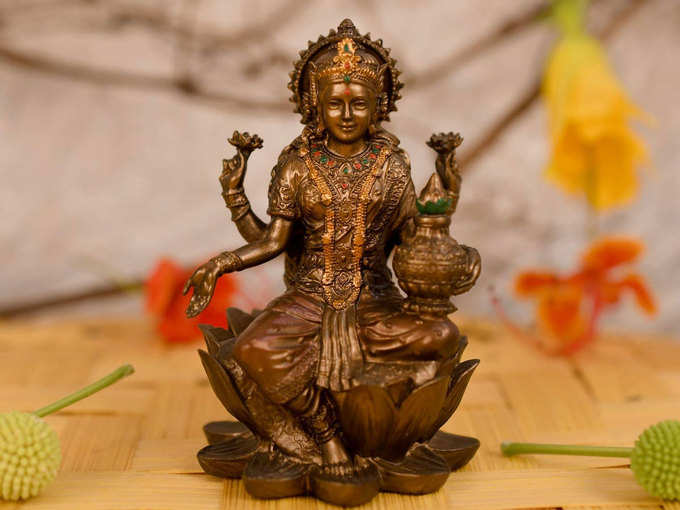 ​लक्ष्मी देवीची मूर्ती