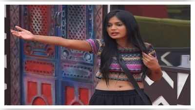 Bigg Boss Telugu Nomination: అరియానా ఒంటరి పోరాటం.. హౌస్ మొత్తం బాటిల్స్‌తో మూకుమ్మడి దాడి, లాస్ట్ పంచ్ మామూలుగా లేదు