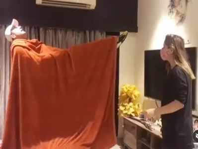 Video: હવામાં અદ્ધર લટકીને યોગ કરી રહ્યો હતો કૃષ્ણા, બહેને ખોલી નાખી પોલ