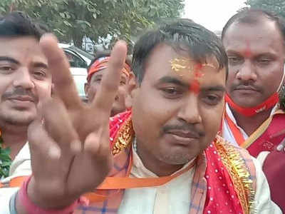 Ghatampur ByPolls Result 2020: दोबारा खिला कमल, जीत के बाद पिता से गले लगकर रोए BJP उम्‍मीदवार उपेंद्र पासवान