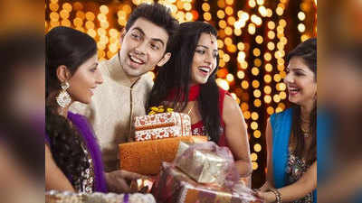Diwali 2020 Gifts Tips दिवाळीला चुकूनही देऊ नयेत या वस्तू भेट; लक्ष्मीची अवकृपा संभव