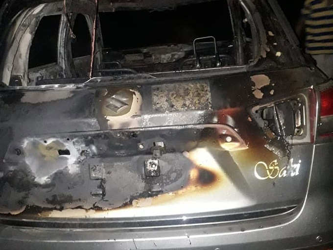 आतंकियों ने जला दी थी जवान की कार