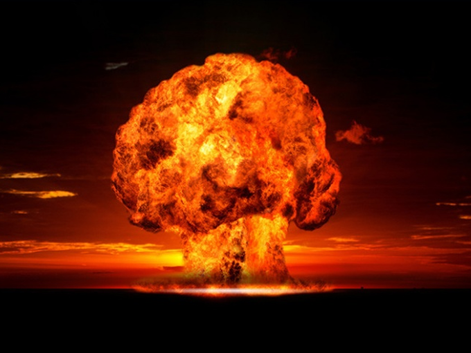 जल, थल, नभ से परमाणु बम गिरा सकता है रूस