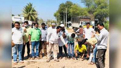 ಮೂಡಲಗಿ ಪಟ್ಟಣದಿಂದ ಗುರ್ಲಾಪುರ ಕ್ರಾಸ್‌ವರೆಗಿನ ರಸ್ತೆ ಅಗಲೀಕರಣ; ಅಕ್ರಮ ಕಟ್ಟಡ ತೆರವು