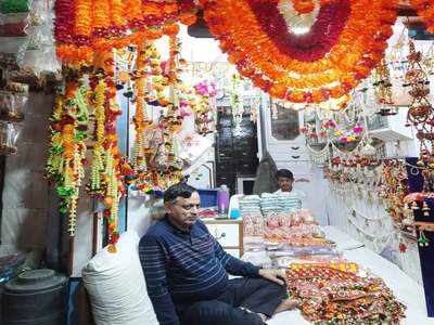 कोरोना ने छीना पुरानी दिल्ली के सजावटी सामानों के बाजार का उत्साह
