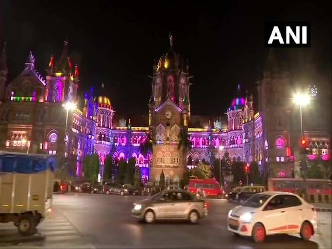 रोशनी से जगमगाया मुंबई का छत्रपति शिवाजी महाराज टर्मिनस